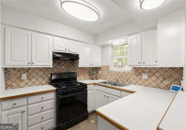 Listing Photo 4 - Condo for sale in building located at 573 Picketts Bend Ct, Marietta, GA 30008