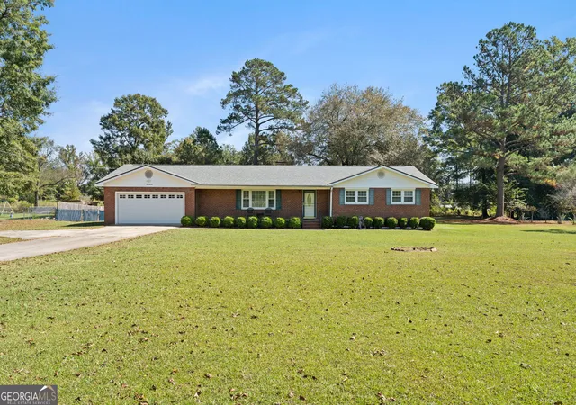 Photo 1 of Single family home for sale at 100 Heritage Dr, Warner Robins, GA 31093 | MLS# 10872367 | Listing updated on 2026-10-28