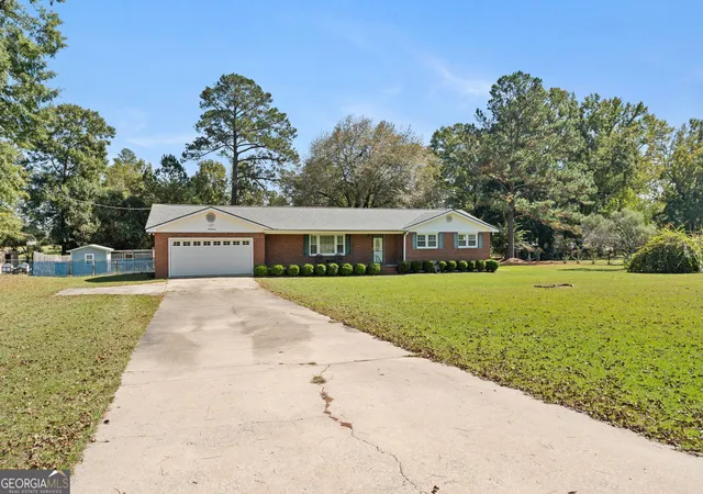 Photo 2 of Single family home for sale at 100 Heritage Dr, Warner Robins, GA 31093 | MLS# 10872367 | Listing updated on 2026-10-28