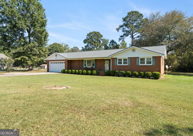 Photo 3 of Single family home for sale at 100 Heritage Dr, Warner Robins, GA 31093 | MLS# 10872367 | Listing updated on 2026-10-28