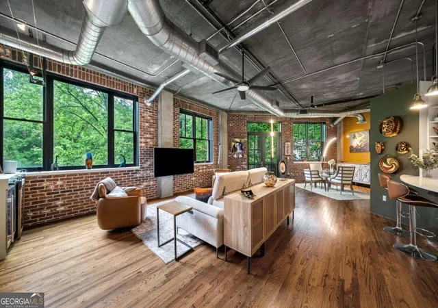 Photo 2 of Condo for sale at 3235 Roswell Rd NE #405, Atlanta, GA 30305 | MLS# 10844947 | Listing updated on 2026-09-26