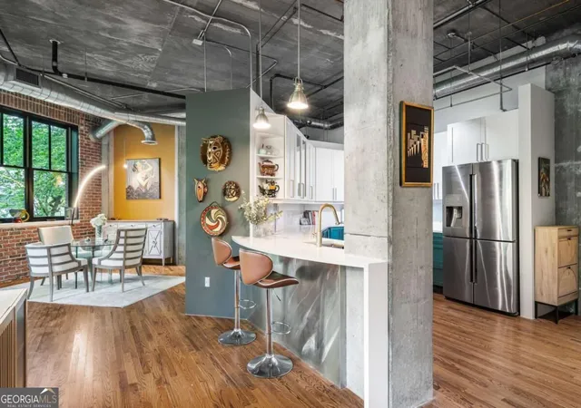 Photo 4 of Condo for sale at 3235 Roswell Rd NE #405, Atlanta, GA 30305 | MLS# 10844947 | Listing updated on 2026-09-26