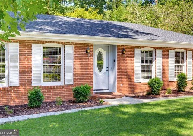 Photo 2 of Single family home for sale at 851 Valleymeade Dr Se, Marietta, GA 30067 | MLS# 10844215 | Listing updated on 2026-09-11