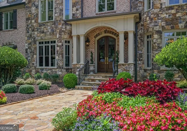 Photo 3 of Mansion for sale at 2915 Manor Brg Dr, Alpharetta, GA 30004 | MLS# 10845397 | Listing updated on 2026-09-29