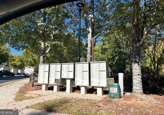 Photo 4 of Townhouse for sale at 5600 Suttles Dr SW, Atlanta, GA 30331 | MLS# 10880448 | Listing updated on 2026-10-28