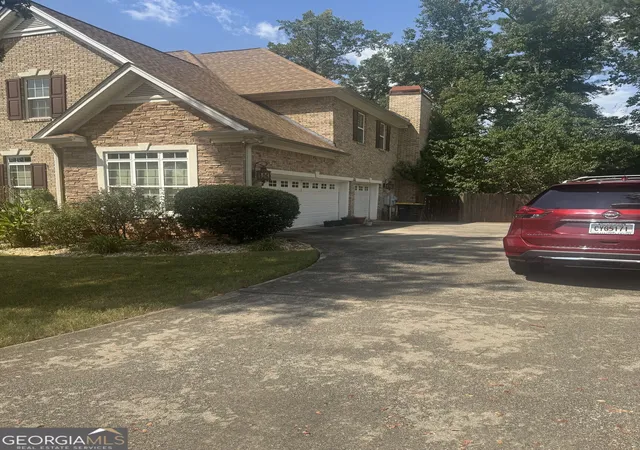 Photo 3 of Single family home for sale at 148 Durham Lake Pkwy, Fairburn, GA 30213 | MLS# 10842982 | Listing updated on 2026-09-11