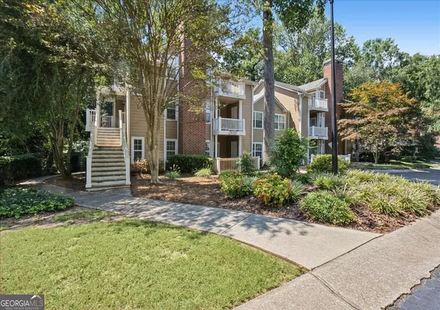 Listing Photo 4 - Condo for sale in building located at 2210 River Hts Ct SE, Marietta, GA 30067