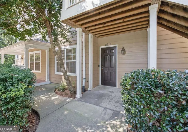Listing Photo 5 - Condo for sale in building located at 2210 River Hts Ct SE, Marietta, GA 30067