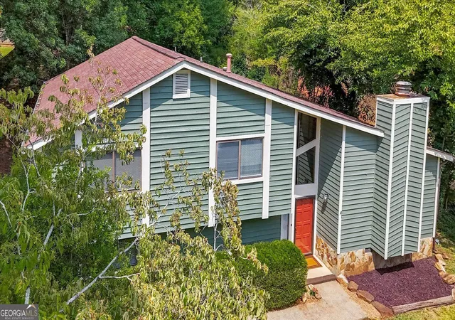 Photo 2 of Single family home for sale at 6565 Oakwood Dr, Douglasville, GA 30135 | MLS# 10851868 | Listing updated on 2026-10-08