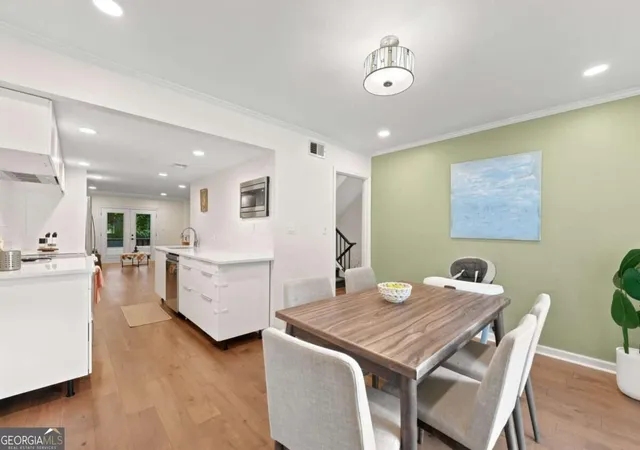 Photo 2 of Townhouse for sale at 8 Ivy Ridge Ne, Atlanta, GA 30342 | MLS# 10844953 | Listing updated on 2026-09-28