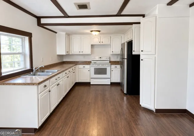 Photo 3 of Single family home for sale at 2392 Hancock Dr, Social Circle, GA 30025 | MLS# 10841248 | Listing updated on 2026-10-09