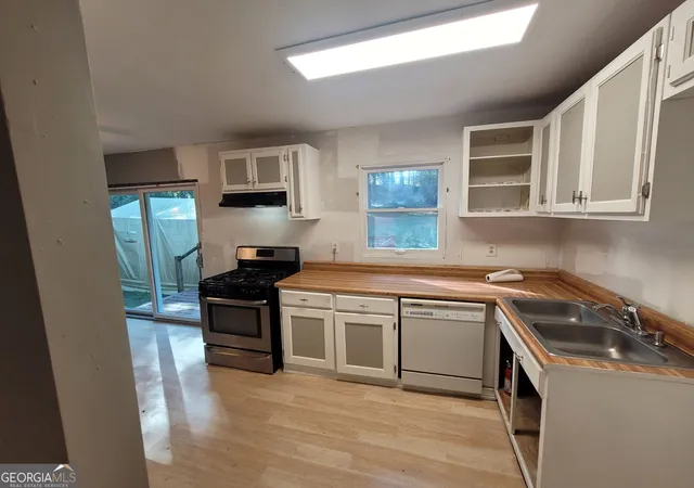 Photo 4 of Single family home for sale at 1400 Sycamore Dr, Kennesaw, GA 30152 | MLS# 10875148 | Listing updated on 2026-10-26