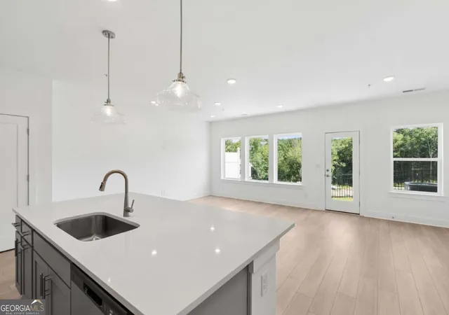 Photo 4 of Single family home for sale at 226 Redbud Rd, Canton, GA 30114 | MLS# 10846219 | Listing updated on 2026-10-21