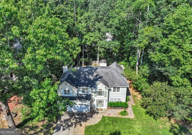 Photo 3 of Single family home for sale at 565 Fortune Ridge Rd, Stone Mountain, GA 30087 | MLS# 10851281 | Listing updated on 2026-10-07