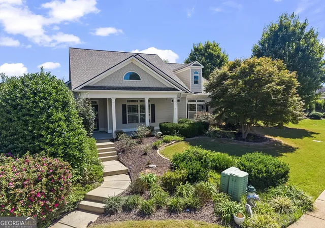 Photo 2 of Single family home for sale at 152 Stonebridge Xing, Newnan, GA 30265 | MLS# 10844493 | Listing updated on 2026-09-25