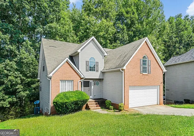 Photo 2 of Single family home for sale at 1347 Vine Cir, Mcdonough, GA 30253 | MLS# 10849497 | Listing updated on 2026-10-03