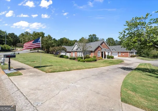 Photo 2 of Condo for sale at 205 Somerton Pl, Cumming, GA 30040 | MLS# 10844574 | Listing updated on 2026-09-11