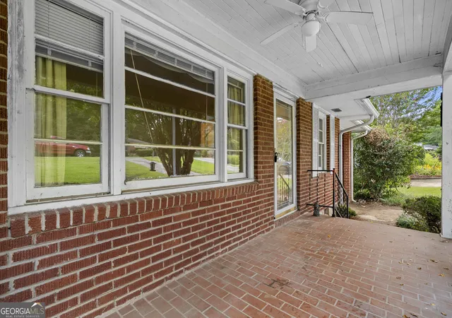 Photo 3 of Single family home for sale at 2592 Woodridge Dr, Decatur, GA 30033 | MLS# 10842566 | Listing updated on 2026-10-02