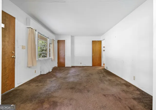 Photo 4 of Single family home for sale at 2592 Woodridge Dr, Decatur, GA 30033 | MLS# 10842566 | Listing updated on 2026-10-02
