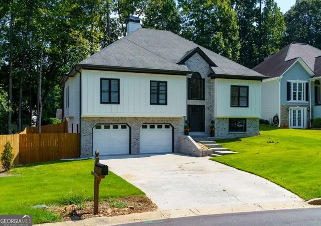 Photo 3 of Single family home for sale at 209 Tennis Ct Ln Nw, Kennesaw, GA 30144 | MLS# 10849372 | Listing updated on 2026-09-20