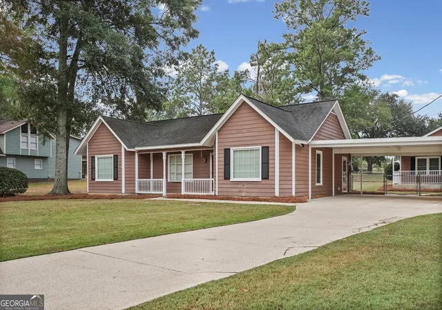Photo 2 of Single family home for sale at 128 Upatoi Rd, Albany, GA 31707 | MLS# 10853513 | Listing updated on 2026-10-09
