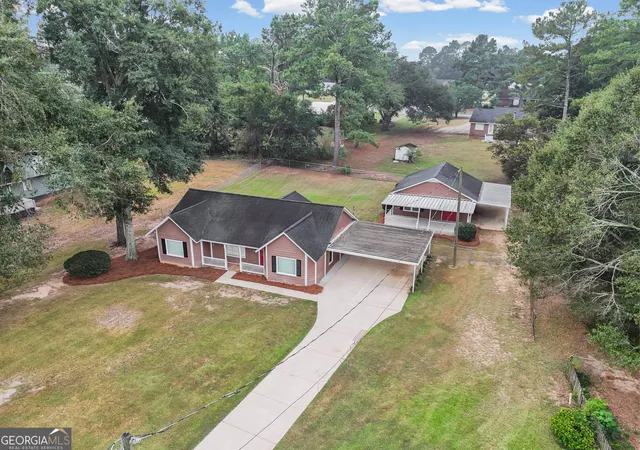 Photo 3 of Single family home for sale at 128 Upatoi Rd, Albany, GA 31707 | MLS# 10853513 | Listing updated on 2026-10-09