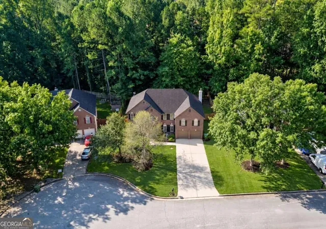 Photo 3 of Single family home for sale at 6913 Wynmeadow Dr, Stone Mountain, GA 30087 | MLS# 10850789 | Listing updated on 2026-10-06