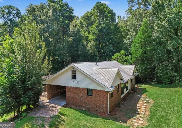 Photo 3 of Sale Pending at 476 Smoak Rd, Griffin, GA 30223 | MLS# 10818133 | Listing updated on 2026-10-08
