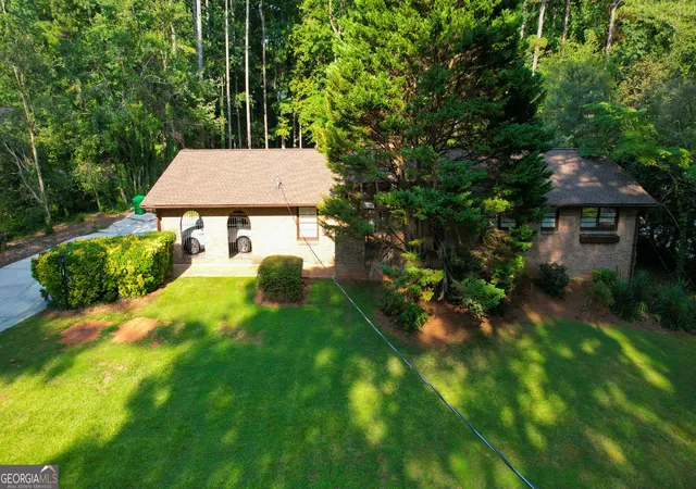 Photo 3 of Single family home for sale at 5428 Smoke Rise Dr, Stone Mountain, GA 30087 | MLS# 10831328 | Listing updated on 2026-09-25