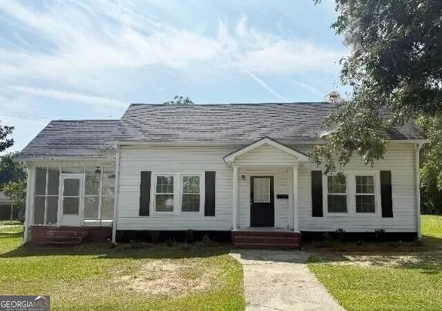Photo 1 of Single family home for sale at 411 W Pine St, Swainsboro, GA 30401 | MLS# 10839195 | Listing updated on 2026-09-17