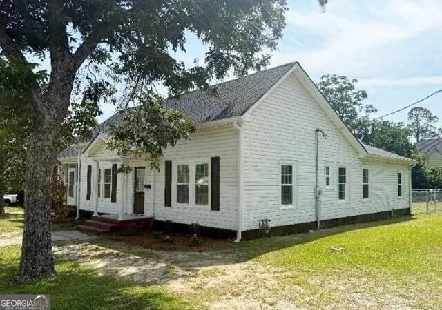 Photo 2 of Single family home for sale at 411 W Pine St, Swainsboro, GA 30401 | MLS# 10839195 | Listing updated on 2026-09-17