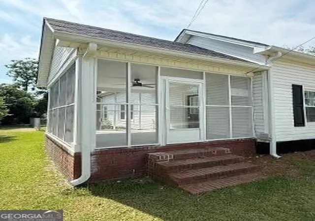 Photo 3 of Single family home for sale at 411 W Pine St, Swainsboro, GA 30401 | MLS# 10839195 | Listing updated on 2026-09-17