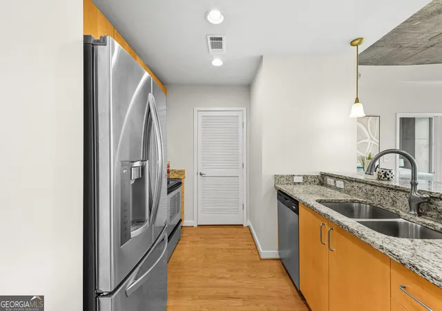 Photo 3 of Condo for sale at 250 Pharr Rd Ne #APT 1609, Atlanta, GA 30305 | MLS# 10851458 | Listing updated on 2026-10-07