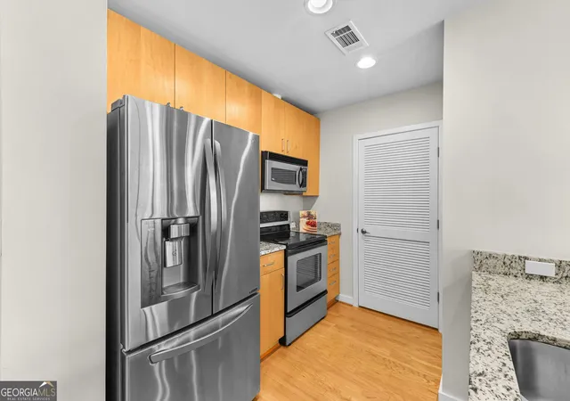 Photo 3 of Condo for sale at 250 Pharr Rd NE #APT 1609, Atlanta, GA 30305 | MLS# 10851458 | Listing updated on 2026-10-07