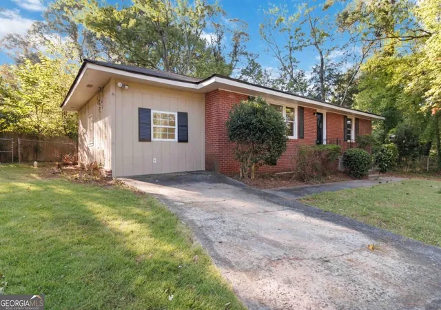 Photo 3 of Single family home for sale at 1944 Mayes Dr Se, Marietta, GA 30067 | MLS# 10843393 | Listing updated on 2026-09-10