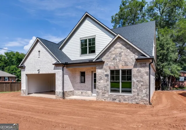 Photo 2 of Single family home for sale at 11 Stonehedge Dr, Buford, GA 30518 | MLS# 10842334 | Listing updated on 2026-09-09