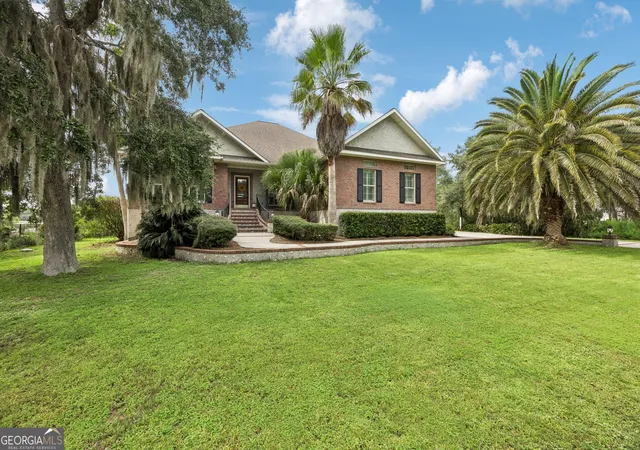 Photo 2 of Single family home for sale at 915 Riverview Dr E, St. Marys, GA 31558 | MLS# 10841033 | Listing updated on 2026-09-19