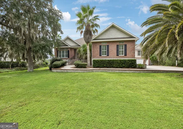 Photo 3 of Single family home for sale at 915 Riverview Dr E, St. Marys, GA 31558 | MLS# 10841033 | Listing updated on 2026-09-19