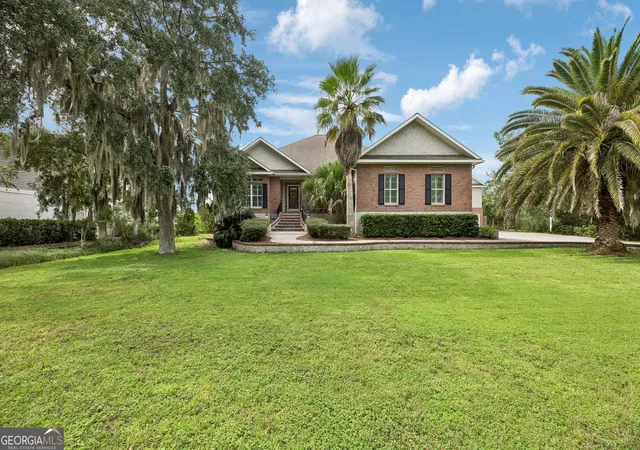 Photo 3 of Single family home for sale at 915 Riverview Dr E, St. Marys, GA 31558 | MLS# 10841033 | Listing updated on 2026-09-19