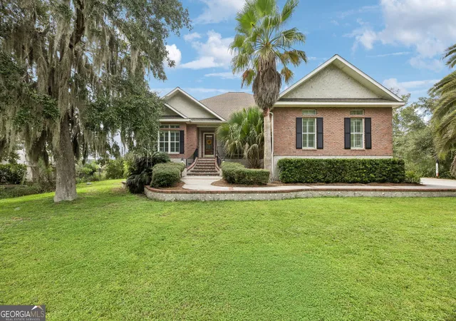 Photo 4 of Single family home for sale at 915 Riverview Dr E, St. Marys, GA 31558 | MLS# 10841033 | Listing updated on 2026-09-19