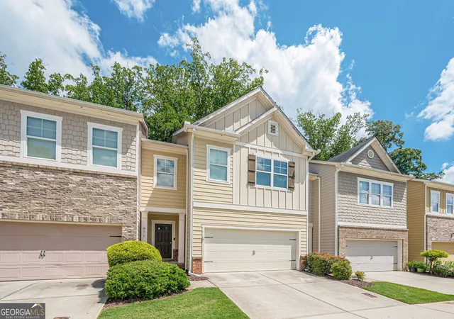 Photo 3 of Townhouse for sale at 877 Whittington Pkwy SW, Marietta, GA 30060 | MLS# 10837956 | Listing updated on 2026-09-16