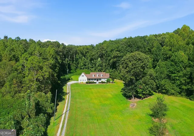 Photo 3 of Single family home for sale at 191 Freeman Crk Rd, Toccoa, GA 30577 | MLS# 10847563 | Listing updated on 2026-09-22