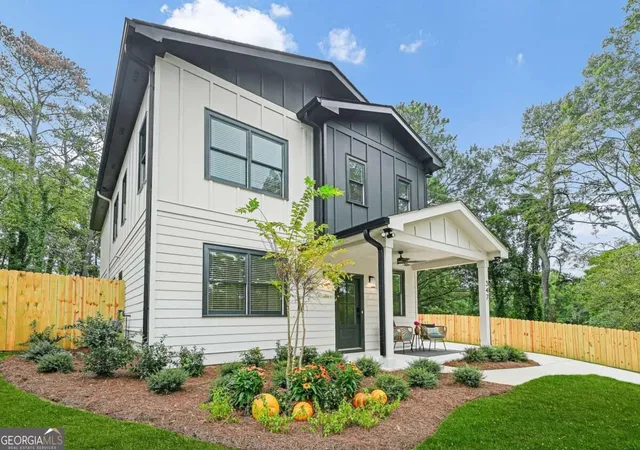 Photo 3 of Single family home for sale at 347 7th Avenue, Scottdale, GA 30079 | MLS# 10852538 | Listing updated on 2026-10-09