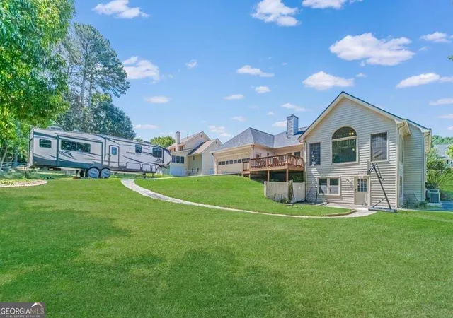 Photo 4 of Sale Pending at 2078 Lakewood Cir SW, Grayson, GA 30017 | MLS# 10843228 | Listing updated on 2026-09-15