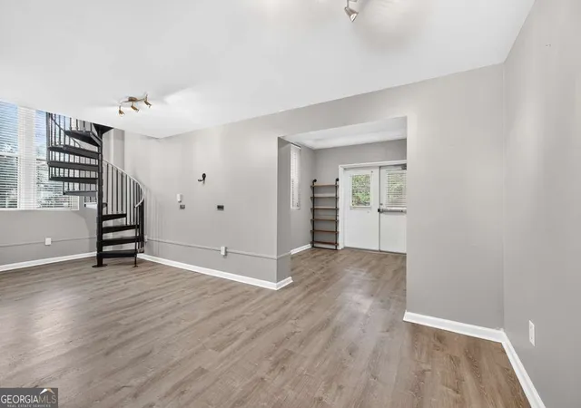 Listing Photo 5 - Condo for sale in building located at 1031 State St Nw, Atlanta, GA 30318 - Unit #209