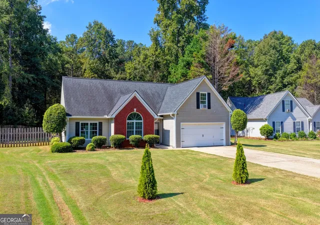 Photo 2 of Single family home for sale at 5496 Amber Cvs Way, Flowery Branch, GA 30542 | MLS# 10847316 | Listing updated on 2026-10-02