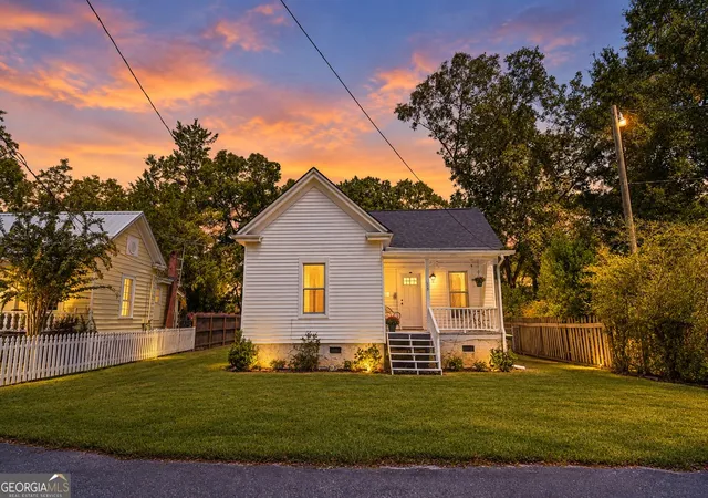 Photo 2 of Sale Pending at 115 Lamar St, Barnesville, GA 30204 | MLS# 10846694 | Listing updated on 2026-09-30