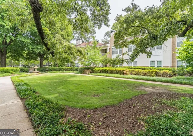 Listing Photo 4 - Condo for sale in building located at 240 Renaissance Pkwy Ne, Atlanta, GA 30308 - Unit #204