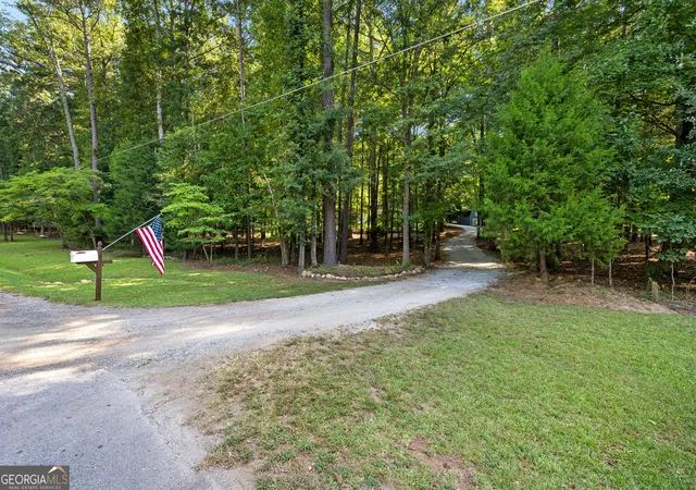 Photo 4 of Single family home for sale at 400 Darren Dr, Fayetteville, GA 30215 | MLS# 10836777 | Listing updated on 2026-09-10