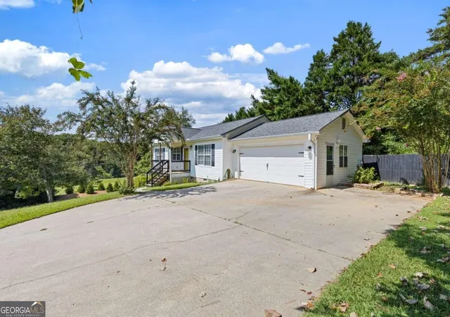 Photo 2 of Single family home for sale at 43 Dawson Tr, Dawsonville, GA 30534 | MLS# 10843048 | Listing updated on 2026-09-10
